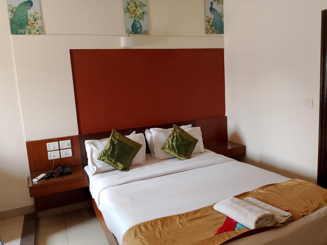 Cubbon Suites - 10 Minute Walk To Mg Road, Mg Road Metro And Church Street บังกาลอร์ ภายนอก รูปภาพ